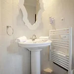 Hotel The Originals Boutique, La Ferme Du Pape, 3*