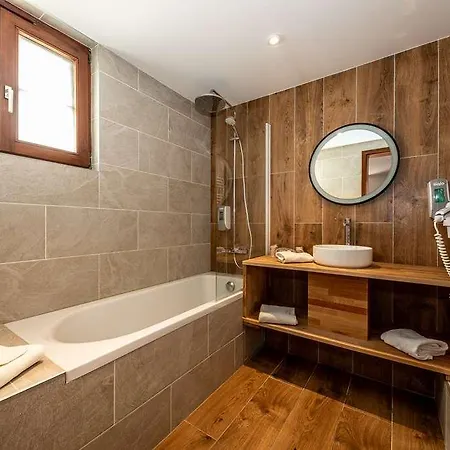 ホテル The Originals Boutique, La Ferme Du Pape, 3*