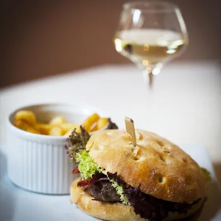 ホテル The Originals Boutique, La Ferme Du Pape, 3*