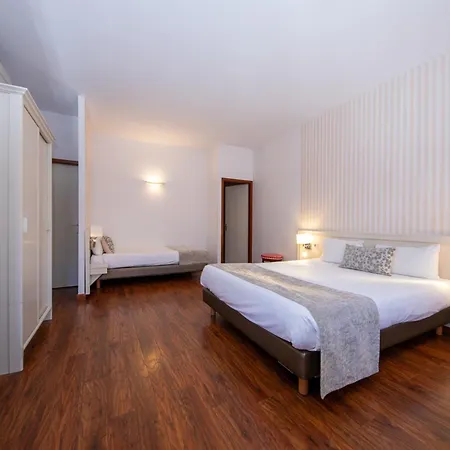 Hotel The Originals Boutique, La Ferme Du Pape, 3*