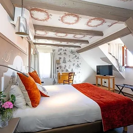 Hotel The Originals Boutique, La Ferme Du Pape, 3*