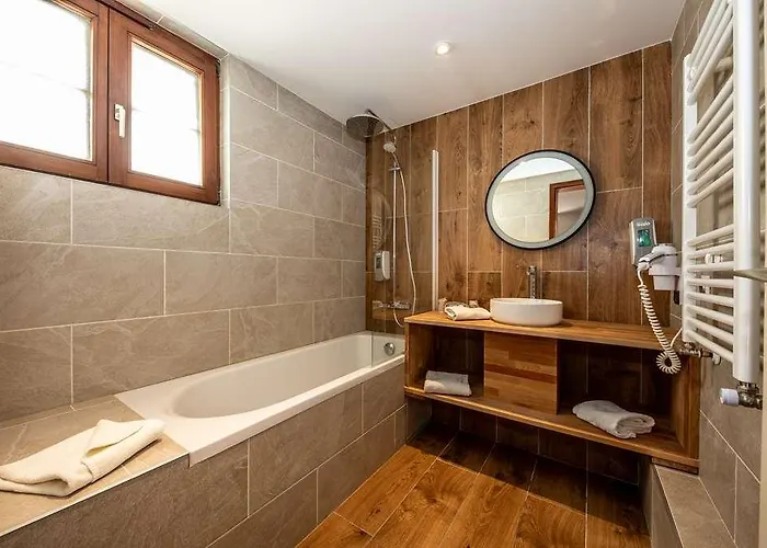 Hotel The Originals Boutique, La Ferme Du Pape, 3*