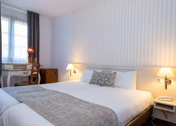 Hotel The Originals Boutique, La Ferme Du Pape, 3*
