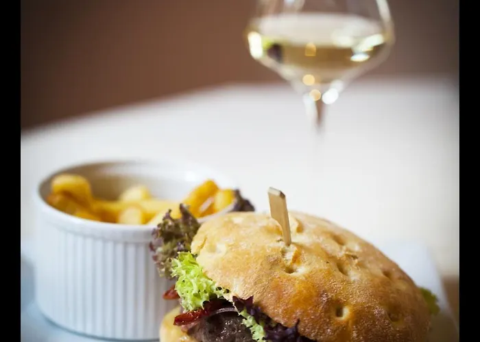 Hotel The Originals Boutique, La Ferme Du Pape, 3*